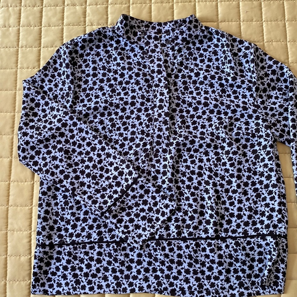 H&M blouse. Size s. Goes well with jeans